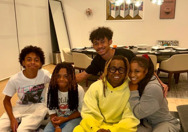LIL WAYNE SPENT THANKSGIVING WITH ALL 4 OF HIS KIDS