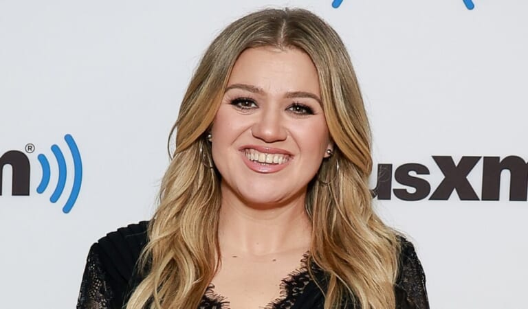 Fans Divided After Kelly Clarkson Admits to ‘Gross’ Shower Habits