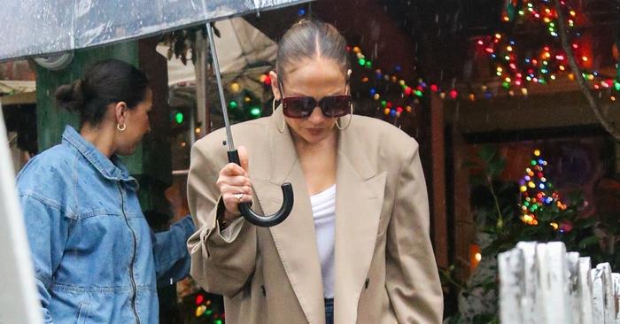 Jennifer Lopez Wore a 2024 Shoe Color Trend.