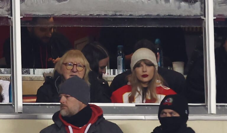 Taylor Swift and Travis Kelce’s Mom Cheer on Chiefs at Wild Card Game