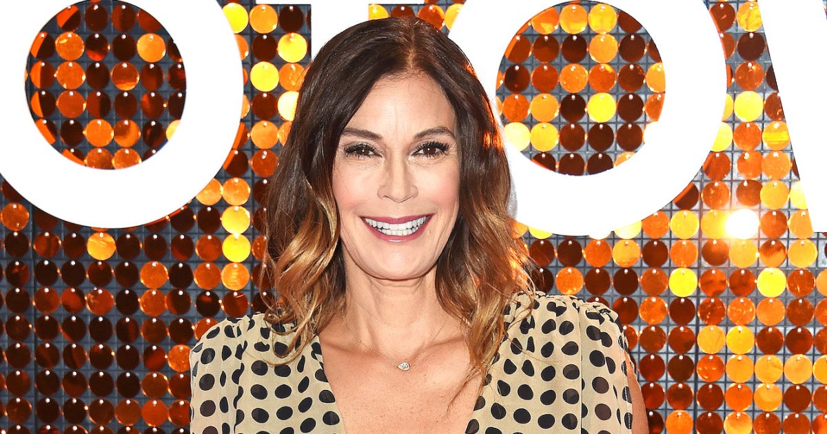 Teri Hatcher Is Done With Dating Apps After Getting Kicked Off Hinge