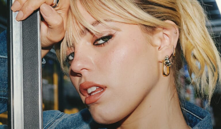 Mejuri x Renée Rapp Collab Feature Trendy Hoop Earrings