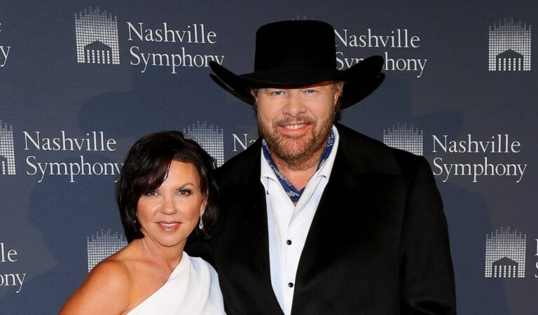 Toby Keith and Wife Tricia Lucus’ Relationship Timeline