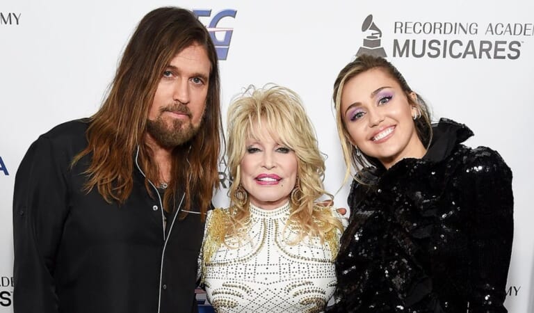 Billy Ray Cyrus Poses With Dolly Parton After Miley’s Grammys Speech