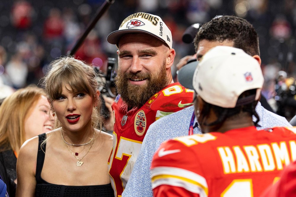 Chiefs Coach Says Taylor Swift Would Privately Visit Travis Kelce at Stadiums Before Romance News 126