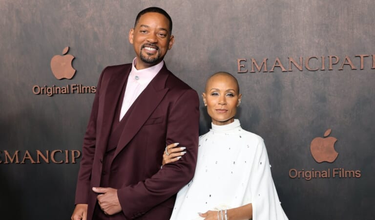 Will Smith and Jada Pinkett Pose for Easter Sunday Family Photo