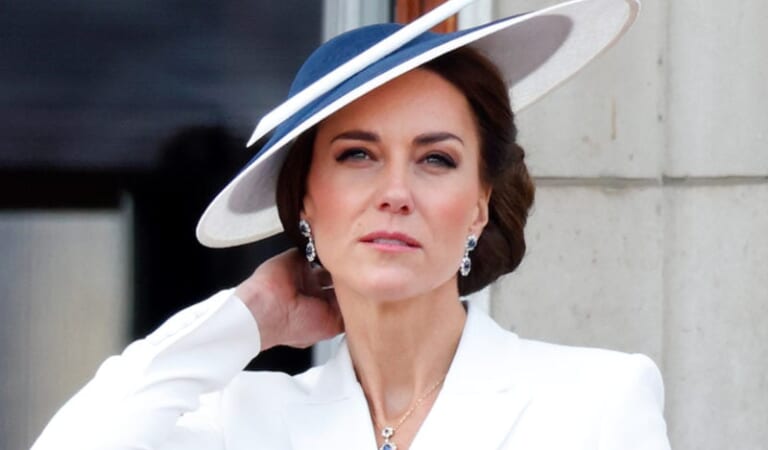 Kate Middleton Photoshop Fail Mania Has Everyone Gripped