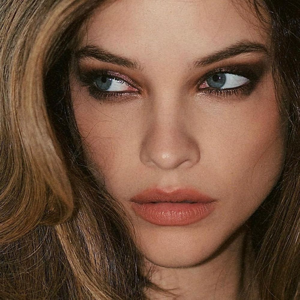 The Best Makeup Products to Achieve the Indie Sleaze Beauty Trend