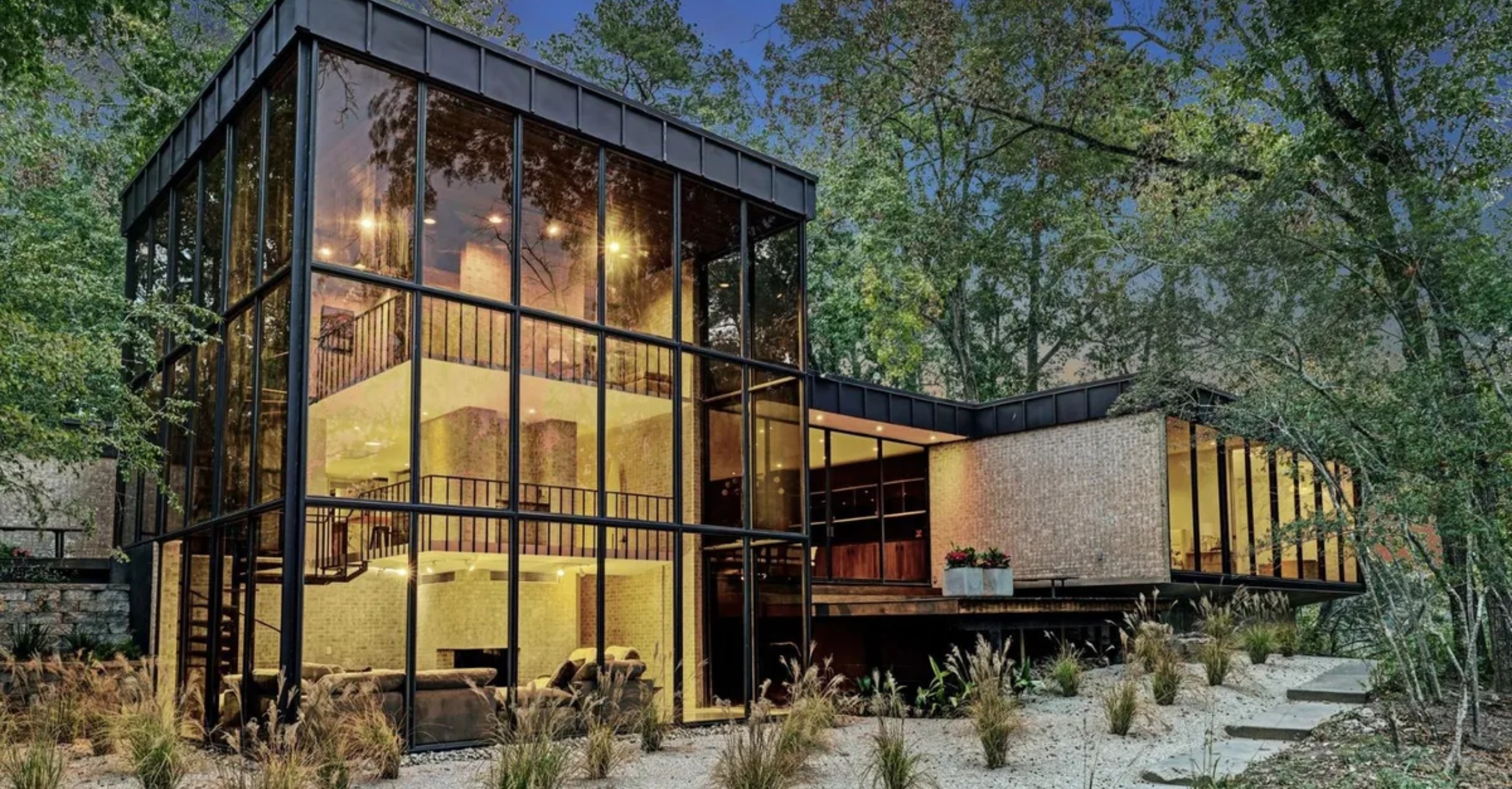 This 'Buffalo Bayou' Glass House Is A Mid-Century Masterpiece