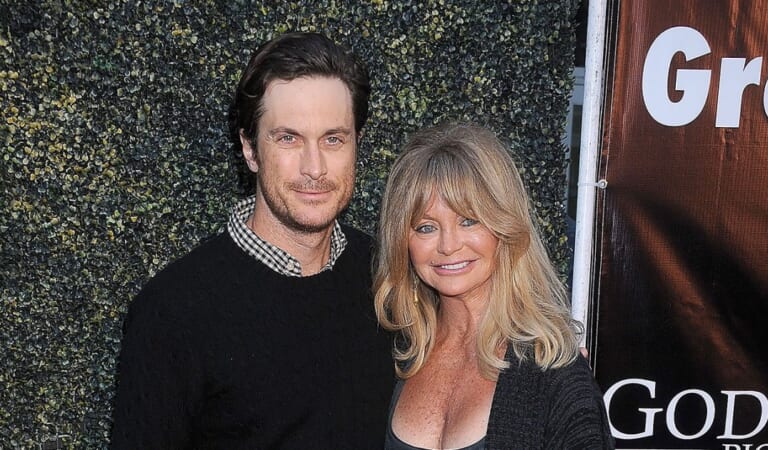 Oliver Hudson Clarifies Comments About Mom Goldie Hawn