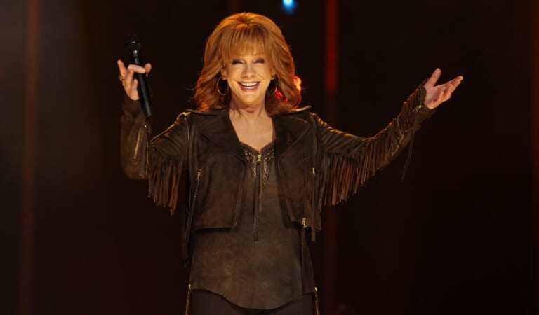 Reba McEntire Told Off a Stylist for ‘Uncomfortable’ Outfit